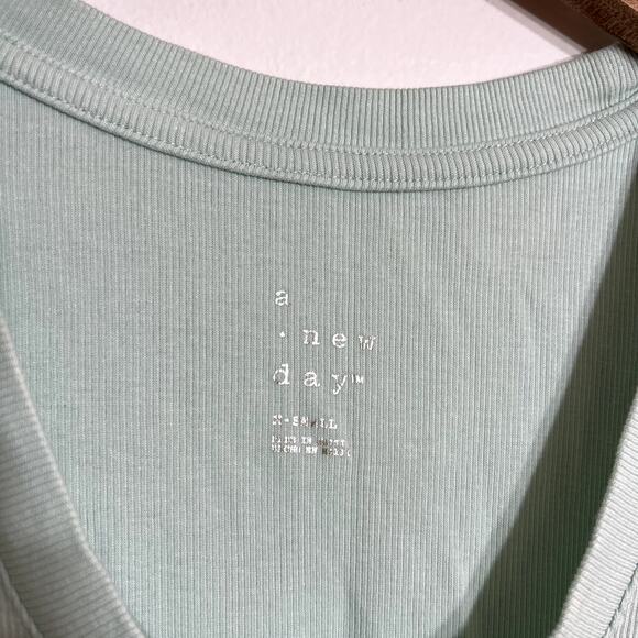 Light Green Scoop Neck Tank - Picture 2 of 4